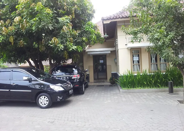 Ndalem Suratin Guesthouse Yogyakarta